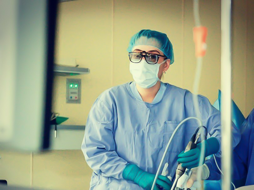 Мария Беркут на операции.jpg