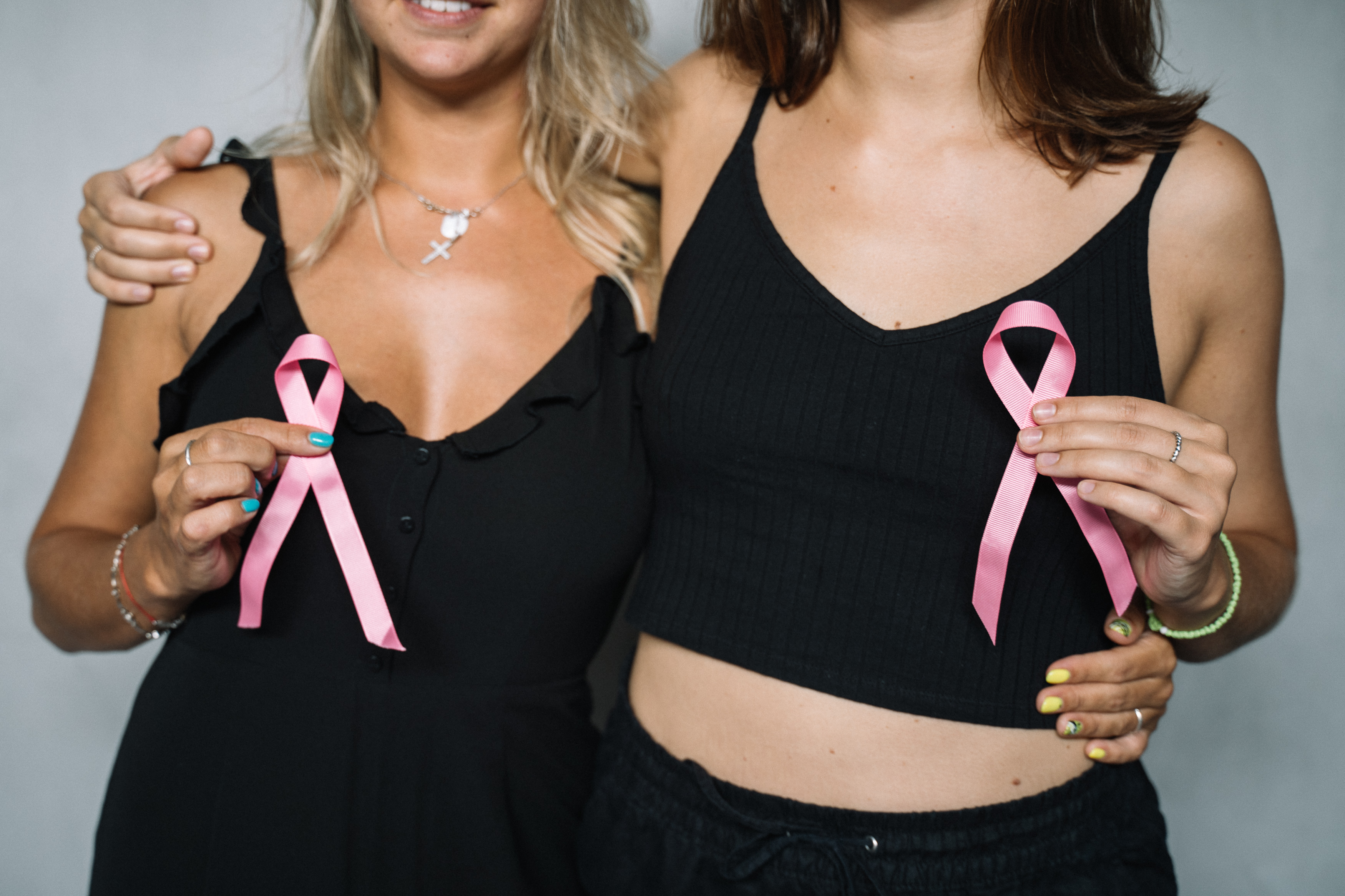 Врачи предупреждают пожилых женщин о риске рака груди