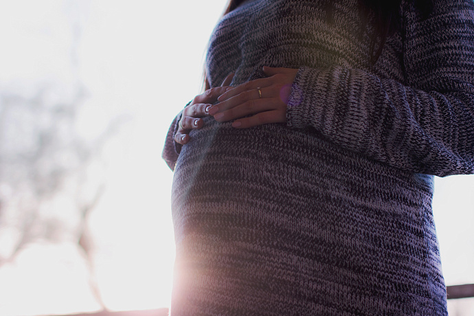 «Самые ужасные дни в моей жизни»: как коммуникация с медиками влияет на опыт беременности и родов