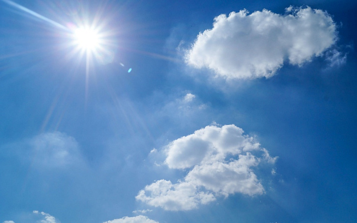 Правильный крем, одежда и время для прогулок: как защитить свою кожу от солнца